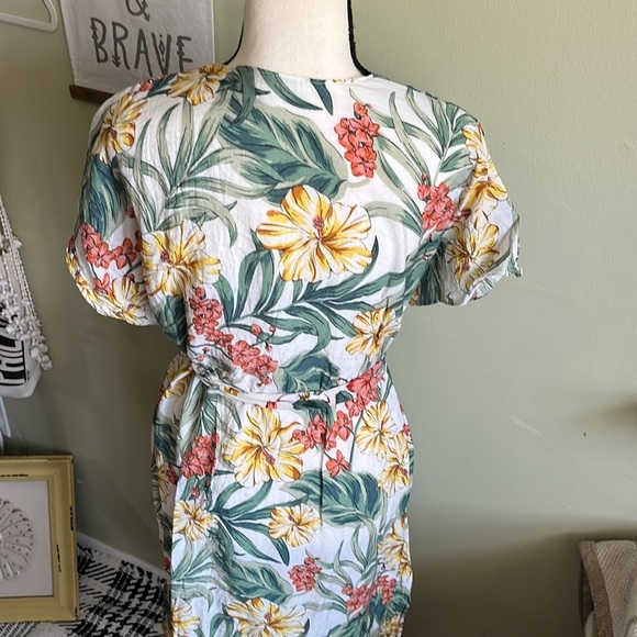 Shein tropical lightweight open front removable belt side slits Kimono - Picture 5 of 11